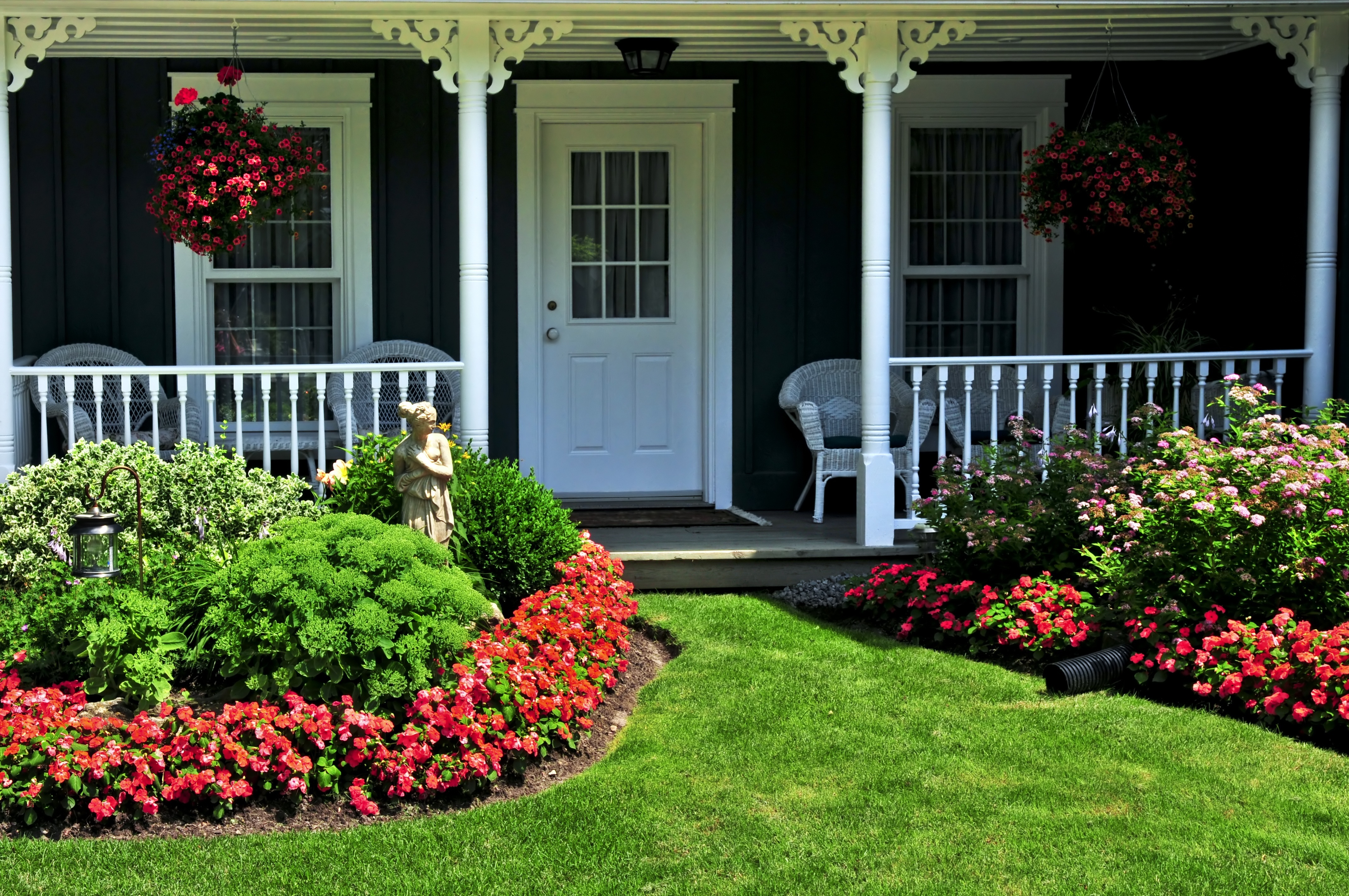 5 Easy Ways to Brighten up Your Curb Appeal