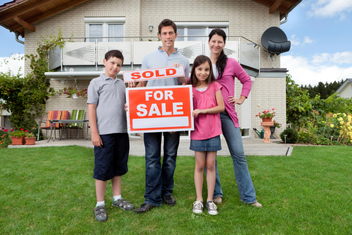 Buying and Selling a Home at the Same Time? How to Juggle These Two Transactions 