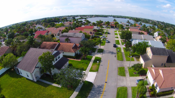 Evaluating Neighborhoods: 4 Things to Consider Before Purchasing a Home