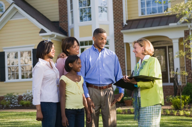 Mind Your Manners: Four Etiquette Tips That Will Help Make the Home Buying Process Go Smoothly