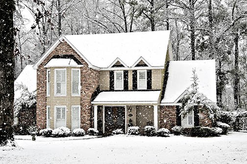 Struggling to Sell Your House in the Winter? Try These Innovative Home Staging Tips