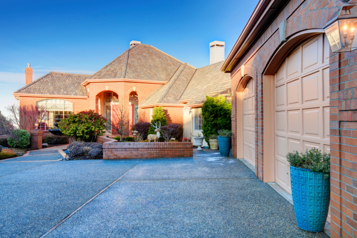 Summer's Coming! Boost Your Home's Curb Appeal and Get a Quick Sale with These 3 Tips 
