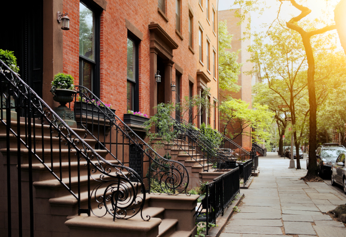 Buying a New Home in the City? The Pros and Cons of Buying a Home on a Busy Street 